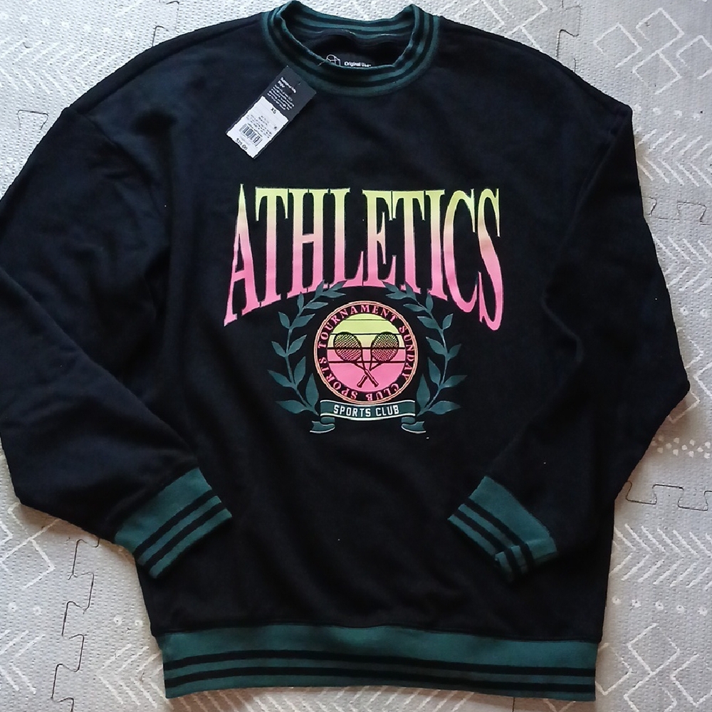 Original Use Black and Green Crewneck Sweater with Retro Graphic
